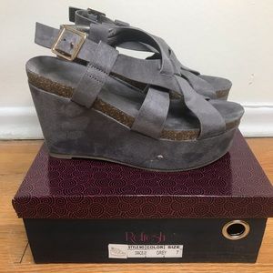 Grey wedge